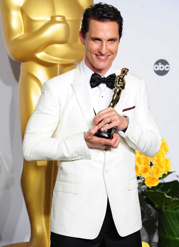 movies-oscars-2014-matthew-mcconaughey-trophy.jpg