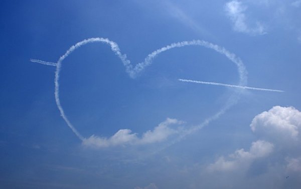 RSAF_Black_Knights_-_Love_is_in_the_air.jpg